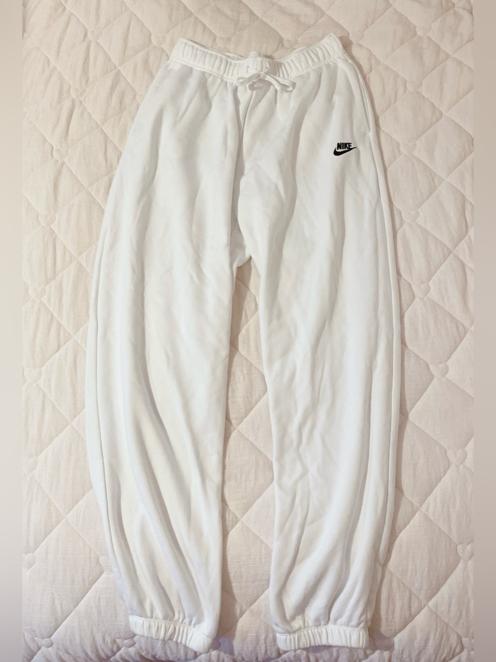 ྀིྀིྀིྀིྀི white nike club fleece sweatpants